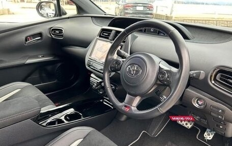 Toyota Prius IV XW50, 2022 год, 1 750 001 рублей, 10 фотография