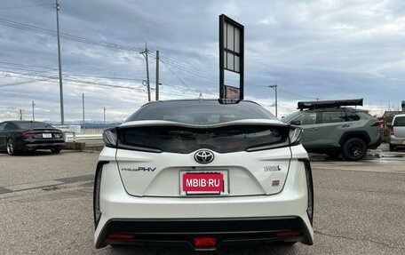 Toyota Prius IV XW50, 2022 год, 1 750 001 рублей, 7 фотография