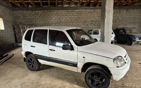 Chevrolet Niva I рестайлинг, 2004 год, 225 000 рублей, 2 фотография