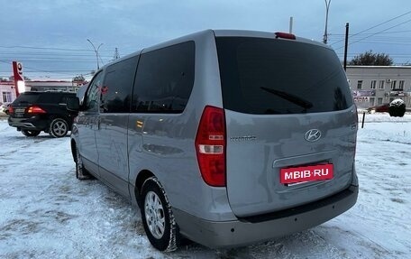 Hyundai H-1 II рестайлинг, 2011 год, 1 391 000 рублей, 4 фотография