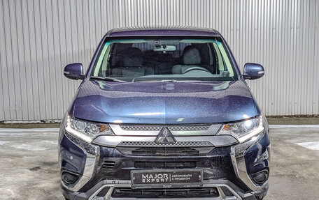 Mitsubishi Outlander III рестайлинг 3, 2020 год, 2 150 000 рублей, 2 фотография