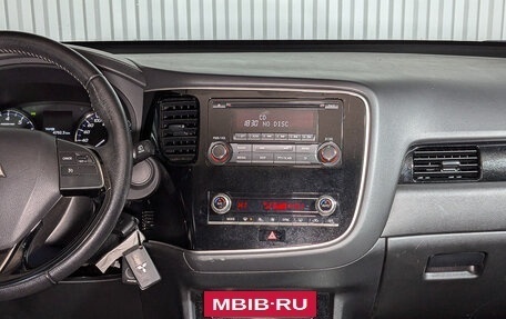 Mitsubishi Outlander III рестайлинг 3, 2020 год, 2 150 000 рублей, 15 фотография