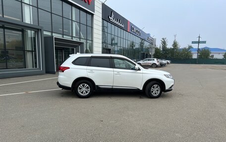 Mitsubishi Outlander III рестайлинг 3, 2015 год, 1 780 000 рублей, 10 фотография