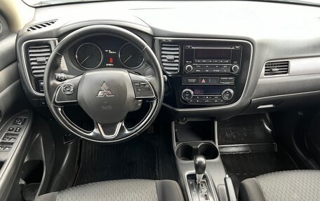 Mitsubishi Outlander III рестайлинг 3, 2015 год, 1 780 000 рублей, 11 фотография