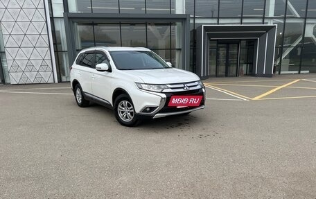 Mitsubishi Outlander III рестайлинг 3, 2015 год, 1 780 000 рублей, 2 фотография