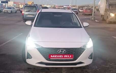 Hyundai Solaris II рестайлинг, 2021 год, 1 750 000 рублей, 2 фотография