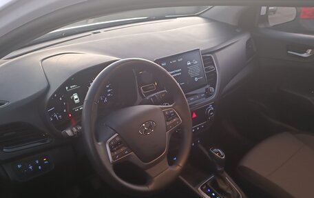 Hyundai Solaris II рестайлинг, 2021 год, 1 750 000 рублей, 9 фотография