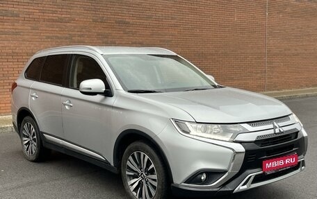 Mitsubishi Outlander III рестайлинг 3, 2019 год, 2 175 000 рублей, 1 фотография