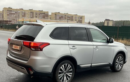 Mitsubishi Outlander III рестайлинг 3, 2019 год, 2 175 000 рублей, 7 фотография