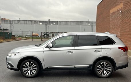 Mitsubishi Outlander III рестайлинг 3, 2019 год, 2 175 000 рублей, 4 фотография