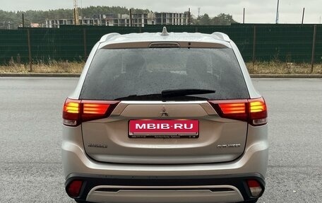 Mitsubishi Outlander III рестайлинг 3, 2019 год, 2 175 000 рублей, 6 фотография