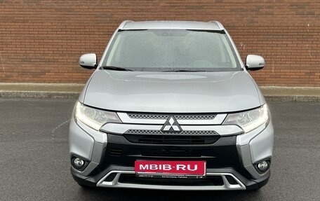 Mitsubishi Outlander III рестайлинг 3, 2019 год, 2 175 000 рублей, 2 фотография