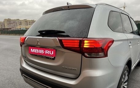 Mitsubishi Outlander III рестайлинг 3, 2019 год, 2 175 000 рублей, 14 фотография