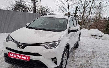 Toyota RAV4, 2017 год, 2 600 000 рублей, 2 фотография