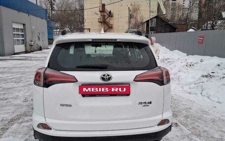 Toyota RAV4, 2017 год, 2 600 000 рублей, 5 фотография