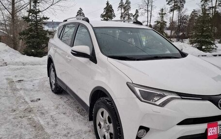 Toyota RAV4, 2017 год, 2 600 000 рублей, 6 фотография