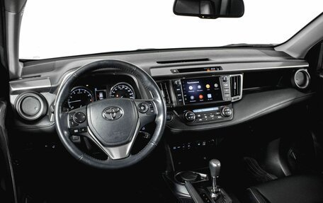 Toyota RAV4, 2019 год, 3 200 000 рублей, 21 фотография