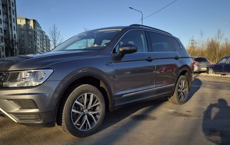 Volkswagen Tiguan II, 2019 год, 2 485 000 рублей, 2 фотография