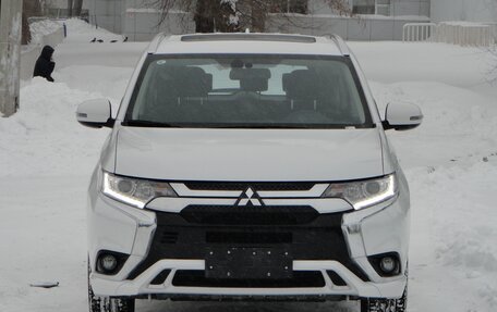 Mitsubishi Outlander III рестайлинг 3, 2022 год, 2 500 000 рублей, 2 фотография