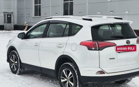 Toyota RAV4, 2018 год, 2 890 000 рублей, 2 фотография