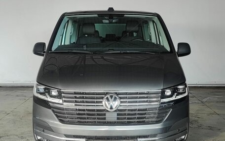 Volkswagen Multivan T6 рестайлинг, 2021 год, 7 445 000 рублей, 2 фотография