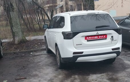 Mitsubishi Outlander III рестайлинг 3, 2012 год, 1 400 000 рублей, 3 фотография