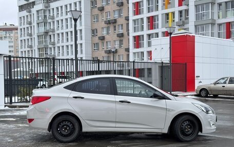 Hyundai Solaris II рестайлинг, 2015 год, 1 050 000 рублей, 2 фотография