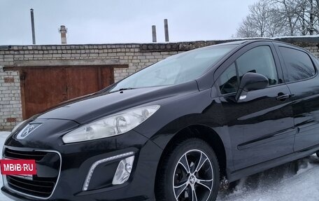 Peugeot 308 II, 2011 год, 595 000 рублей, 3 фотография