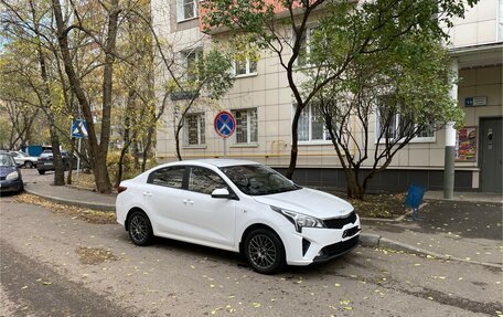 KIA Rio IV, 2021 год, 2 000 000 рублей, 2 фотография