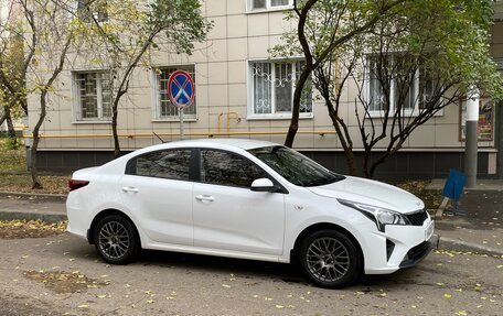 KIA Rio IV, 2021 год, 2 000 000 рублей, 3 фотография