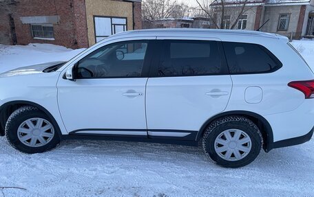 Mitsubishi Outlander III рестайлинг 3, 2015 год, 2 350 000 рублей, 4 фотография