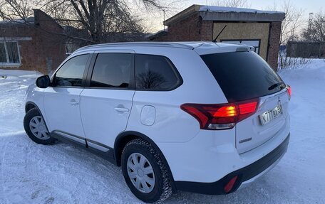 Mitsubishi Outlander III рестайлинг 3, 2015 год, 2 350 000 рублей, 5 фотография