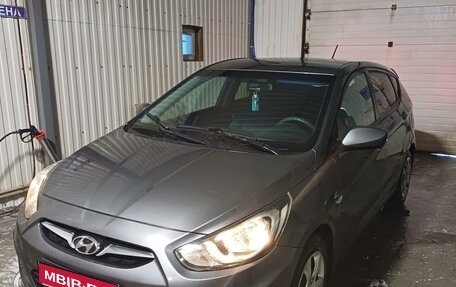 Hyundai Solaris II рестайлинг, 2012 год, 650 000 рублей, 1 фотография