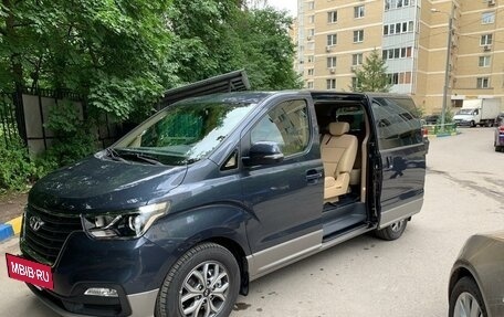 Hyundai H-1 II рестайлинг, 2018 год, 3 300 000 рублей, 3 фотография