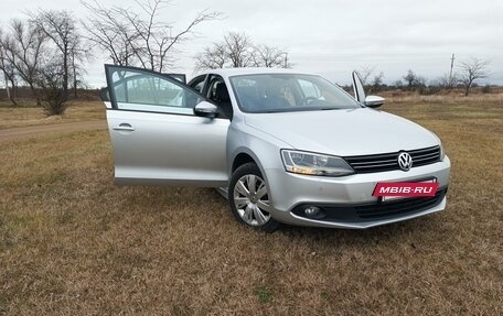 Volkswagen Jetta VI, 2013 год, 1 535 000 рублей, 3 фотография