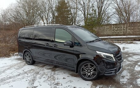 Mercedes-Benz V-Класс, 2018 год, 5 970 000 рублей, 2 фотография