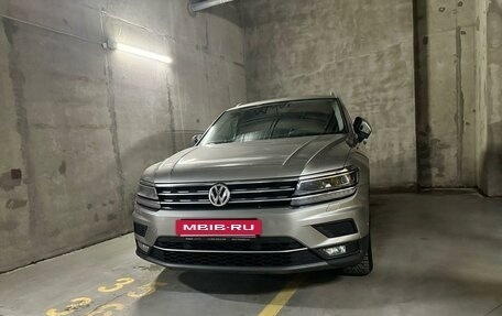 Volkswagen Tiguan II, 2017 год, 2 999 999 рублей, 2 фотография