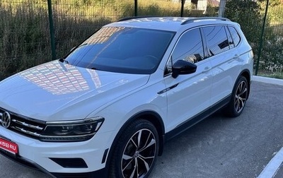 Volkswagen Tiguan II, 2018 год, 2 700 000 рублей, 1 фотография