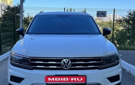 Volkswagen Tiguan II, 2018 год, 2 700 000 рублей, 2 фотография