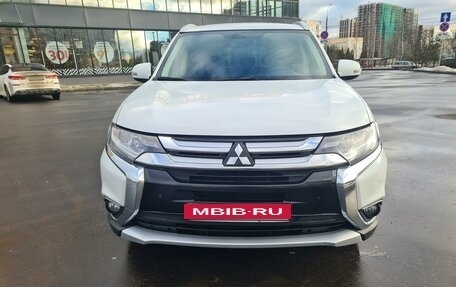 Mitsubishi Outlander III рестайлинг 3, 2018 год, 1 990 000 рублей, 3 фотография