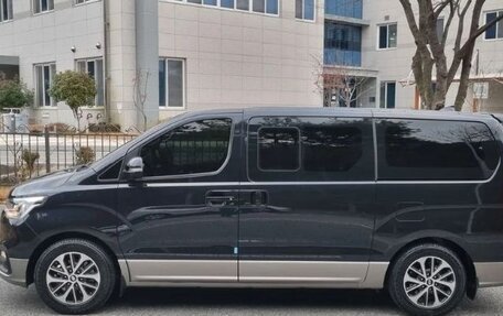 Hyundai Grand Starex Grand Starex I рестайлинг 2, 2020 год, 2 600 000 рублей, 2 фотография