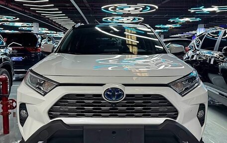 Toyota RAV4, 2021 год, 3 309 000 рублей, 2 фотография