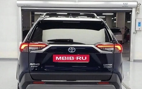 Toyota RAV4, 2021 год, 3 397 411 рублей, 4 фотография