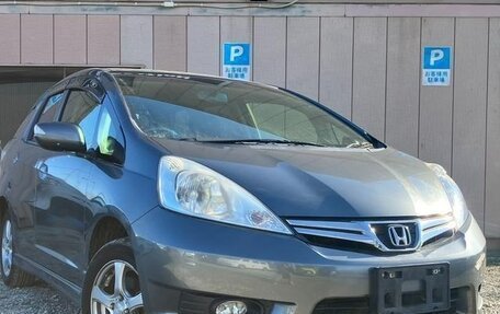 Honda Fit Shuttle I рестайлинг, 2013 год, 890 000 рублей, 1 фотография