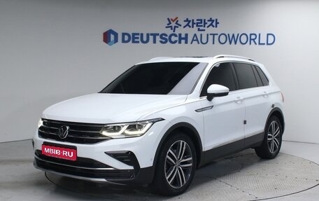 Volkswagen Tiguan II, 2021 год, 2 770 000 рублей, 1 фотография