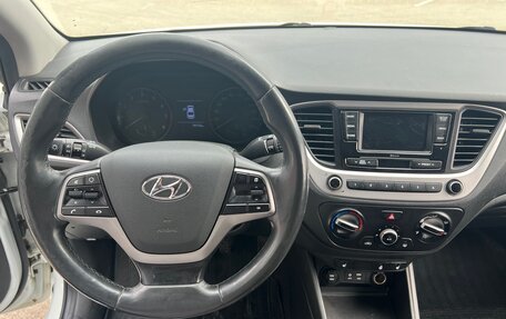 Hyundai Solaris II рестайлинг, 2018 год, 1 040 000 рублей, 11 фотография