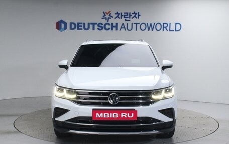 Volkswagen Tiguan II, 2021 год, 2 770 000 рублей, 3 фотография