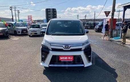 Toyota Voxy, 2022 год, 2 200 000 рублей, 2 фотография