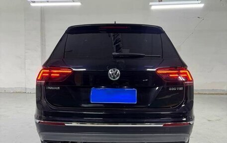 Volkswagen Tiguan II, 2021 год, 2 675 000 рублей, 3 фотография