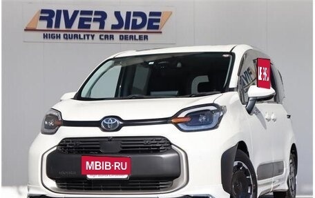 Toyota Sienta, 2022 год, 1 594 000 рублей, 2 фотография